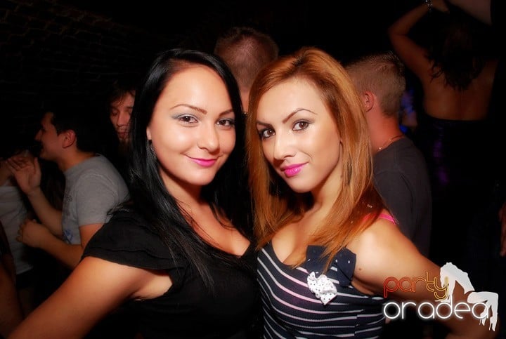 Câştigătorii se adună în Club Escape,