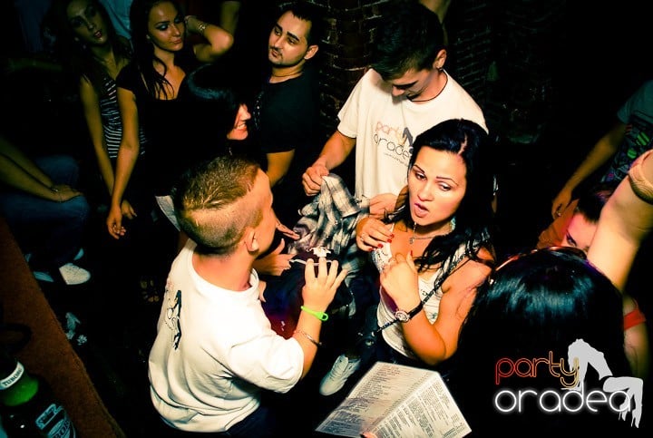 Câştigătorii se adună în Club Escape,