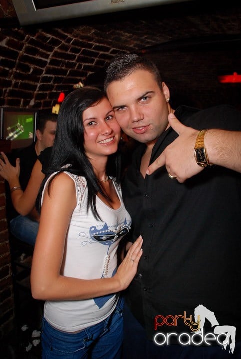 Câştigătorii se adună în Club Escape,