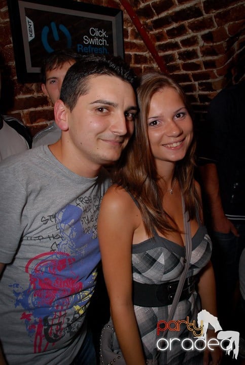 Câştigătorii se adună în Club Escape,