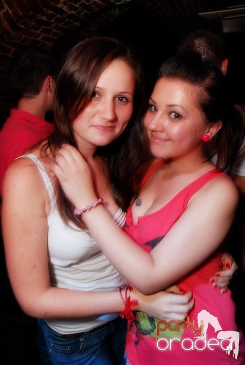 Câştigătorii se adună în Club Escape,