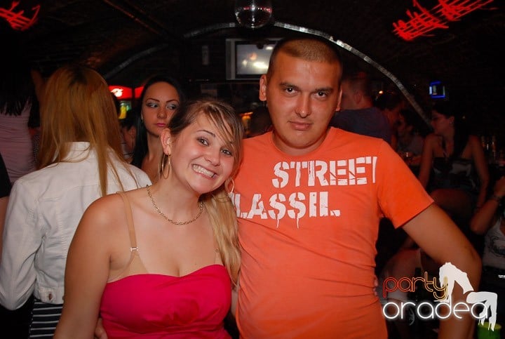 Câştigătorii se adună în Club Escape,