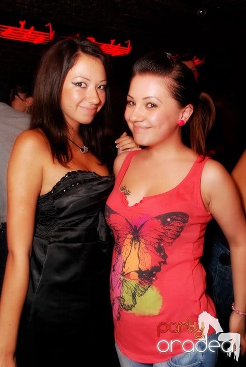 Câştigătorii se adună în Club Escape,