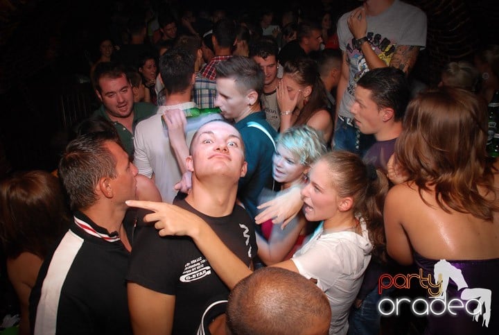Câştigătorii se adună în Club Escape,