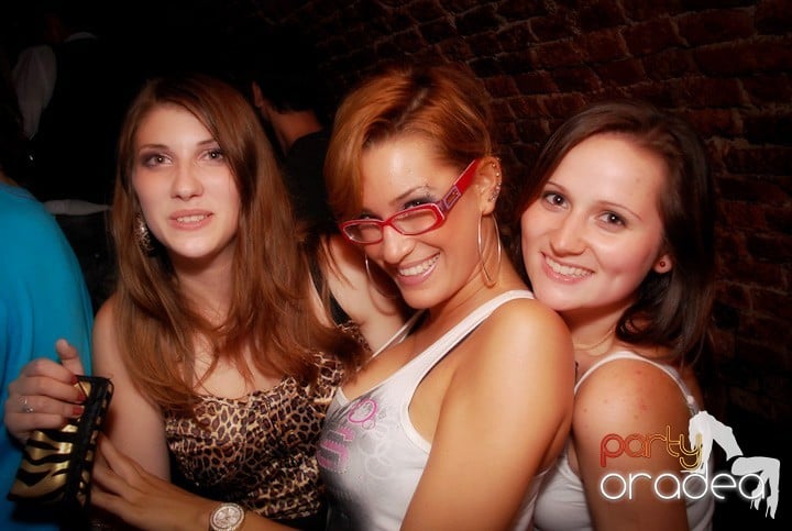 Câştigătorii se adună în Club Escape,
