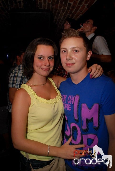 Câştigătorii se adună în Club Escape,