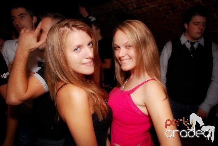 Câştigătorii se adună în Club Escape,