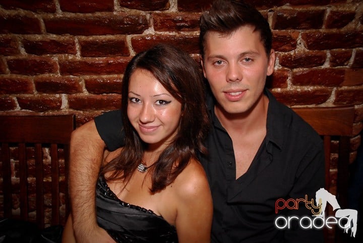 Câştigătorii se adună în Club Escape,