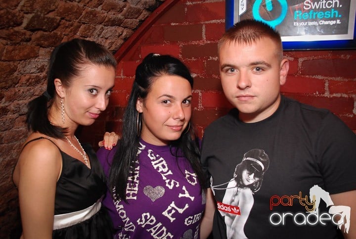 Câştigătorii se adună în Club Escape,