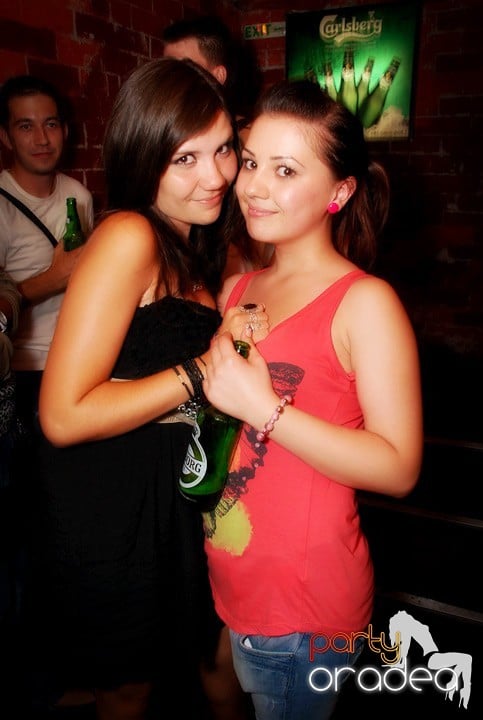 Câştigătorii se adună în Club Escape,