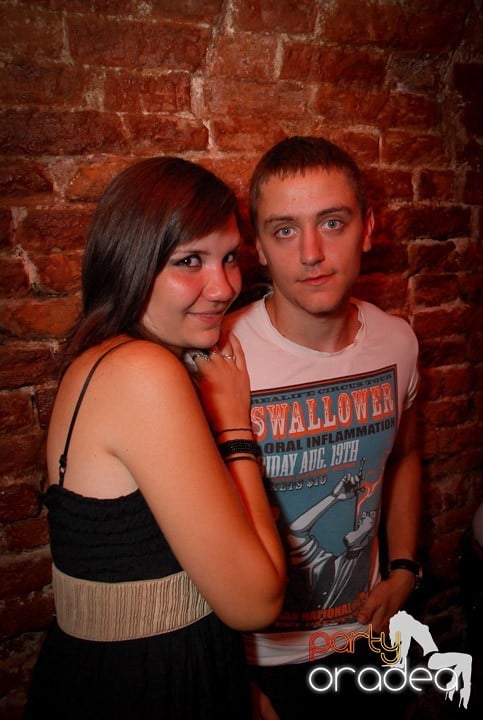 Câştigătorii se adună în Club Escape,