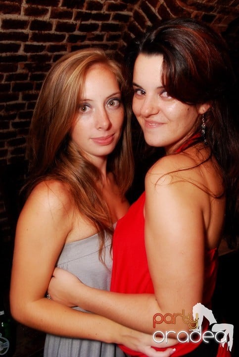 Câştigătorii se adună în Club Escape,