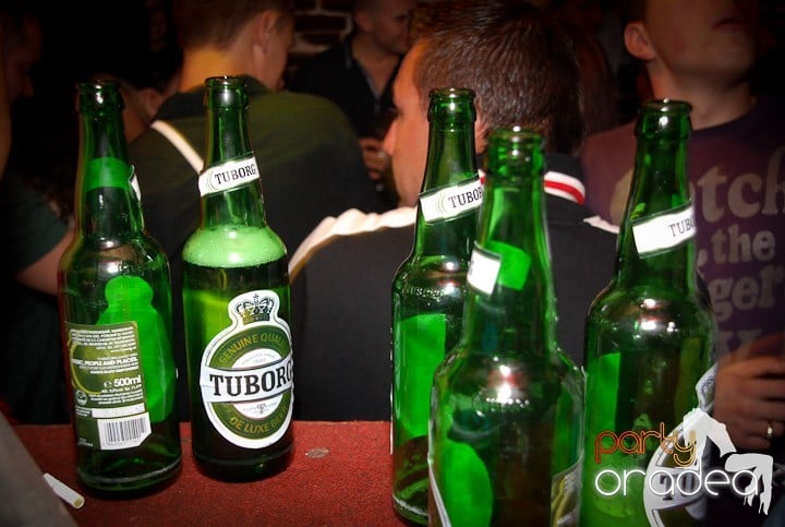 Câştigătorii se adună în Club Escape,