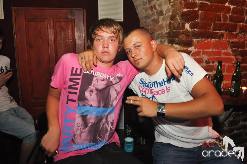 Caveman and Prody in the Mix în Escape, 