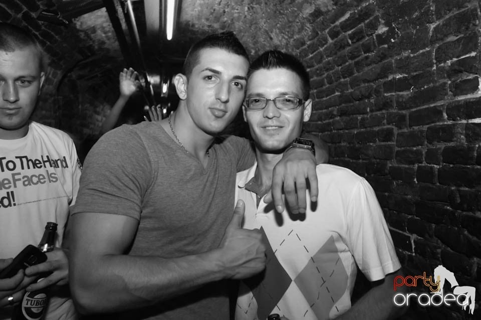 Caveman and Prody in the Mix în Escape, 
