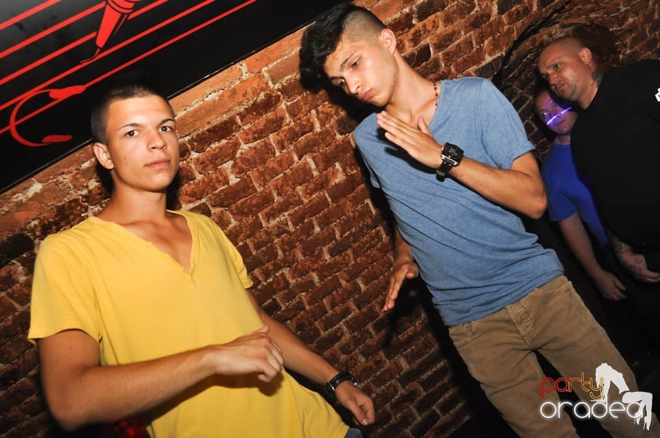 Caveman and Prody in the Mix în Escape, 
