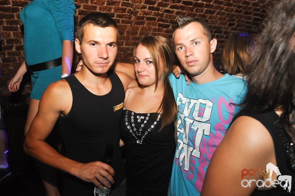 Caveman and Prody in the Mix în Escape, 