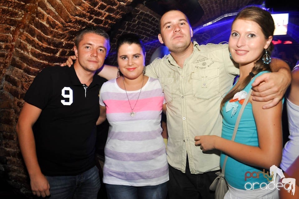 Caveman and Prody in the Mix în Escape, 