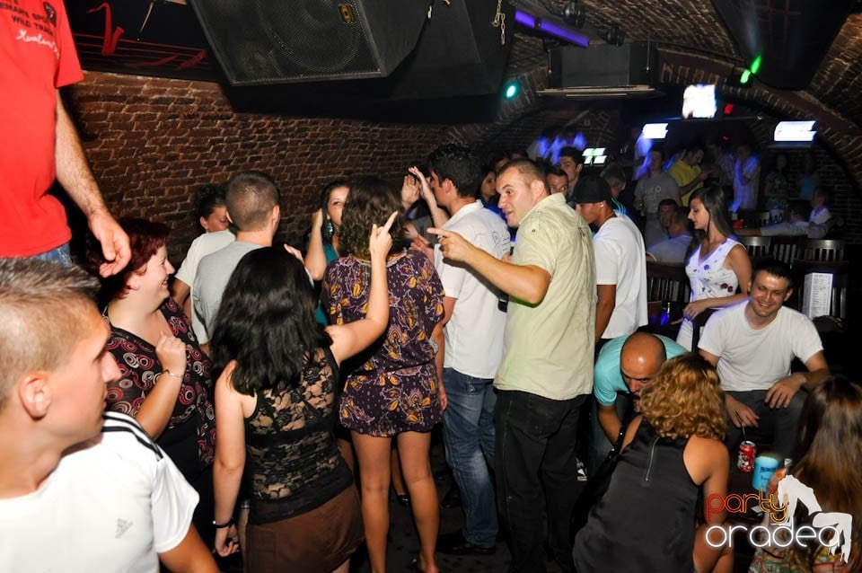 Caveman and Prody in the Mix în Escape, 