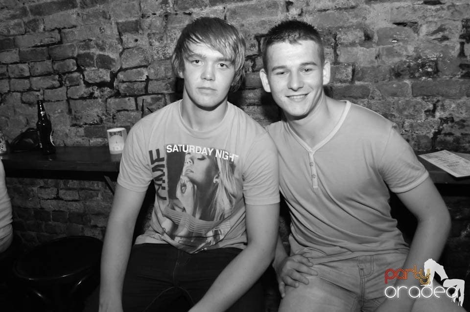 Caveman and Prody in the Mix în Escape, 