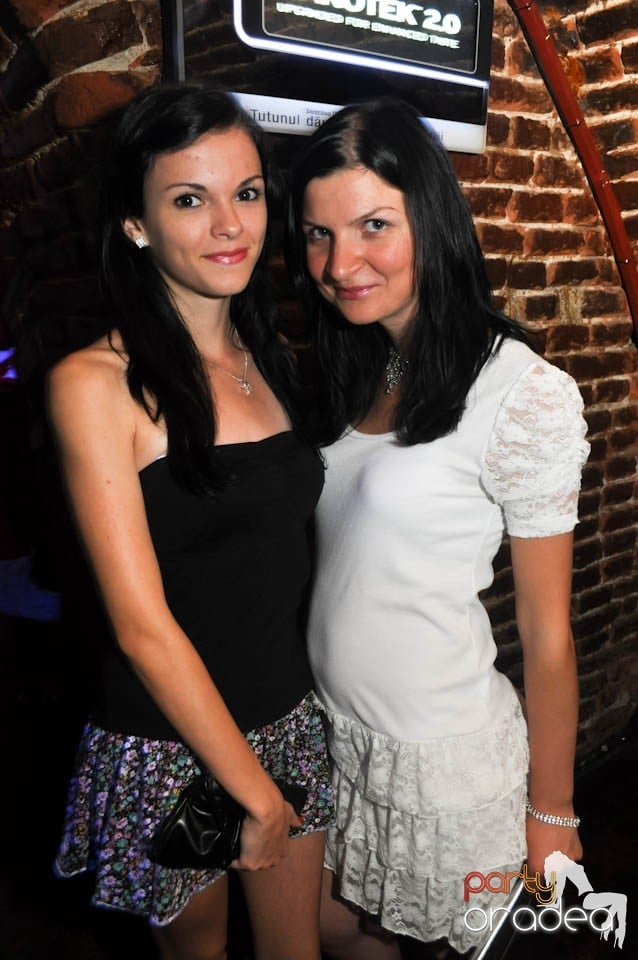 Caveman and Prody in the Mix în Escape, 