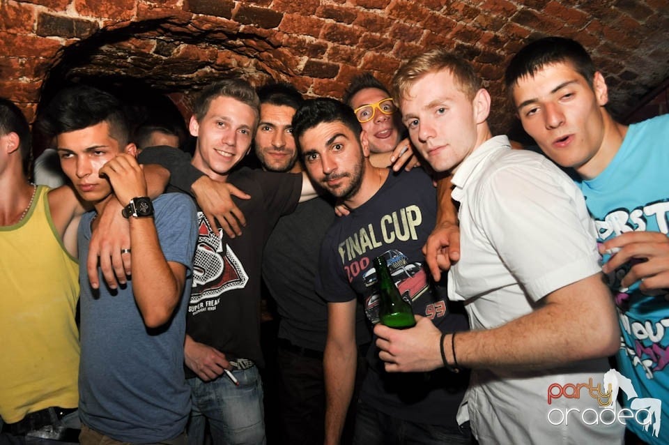 Caveman and Prody in the Mix în Escape, 