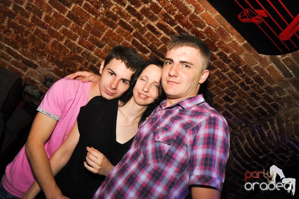 Caveman and Prody in the Mix în Escape, 