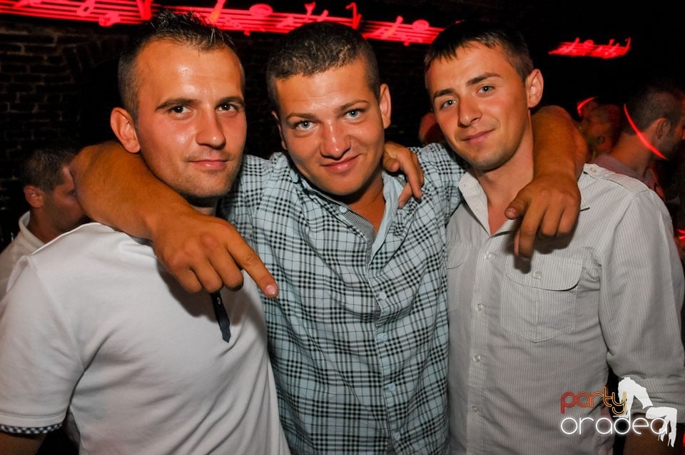 Caveman in the Mix @ Club Escape, 