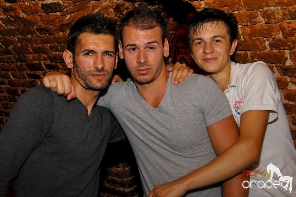 Caveman in the Mix @ Club Escape,