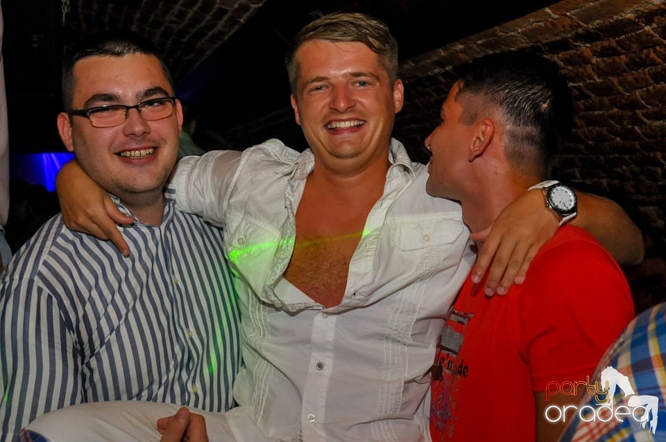 Caveman in the Mix @ Club Escape,