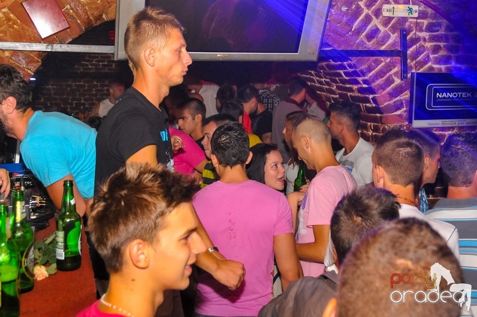 Caveman in the Mix @ Club Escape,