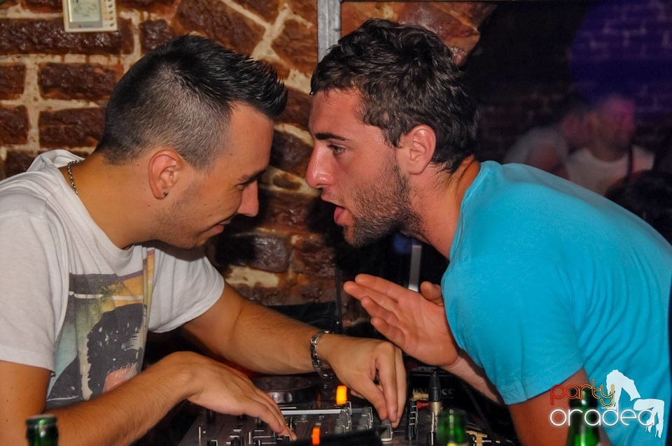 Caveman in the Mix @ Club Escape,