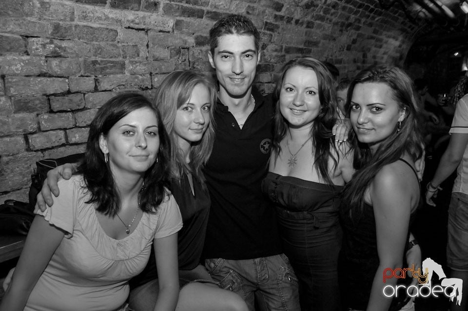 Caveman in the Mix @ Club Escape,