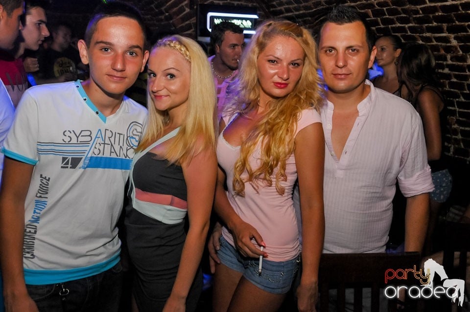 Caveman in the Mix @ Club Escape,