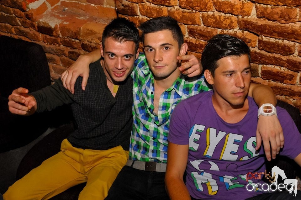 Caveman in the Mix @ Club Escape,