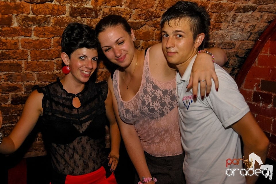 Caveman in the Mix @ Club Escape,