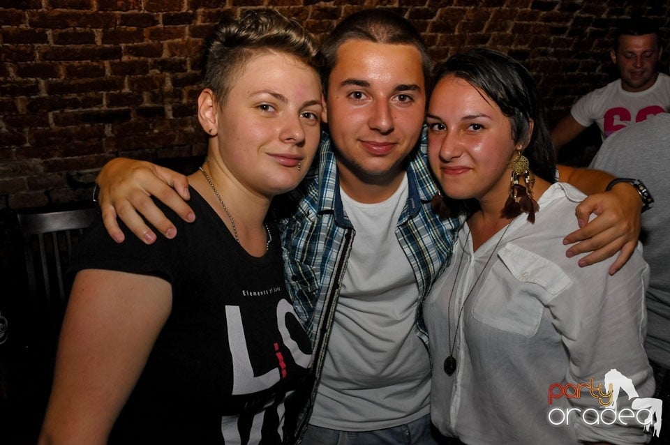 Caveman in the Mix @ Club Escape,