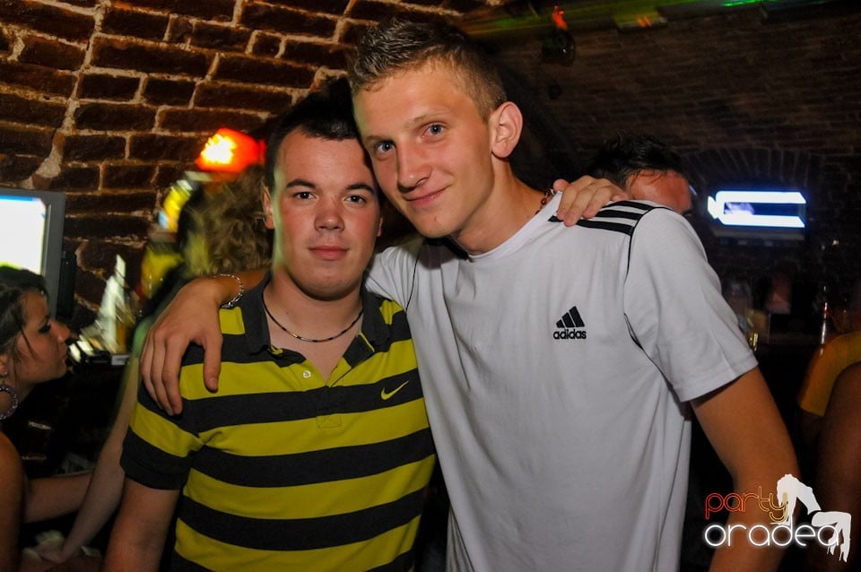 Caveman in the Mix @ Club Escape,