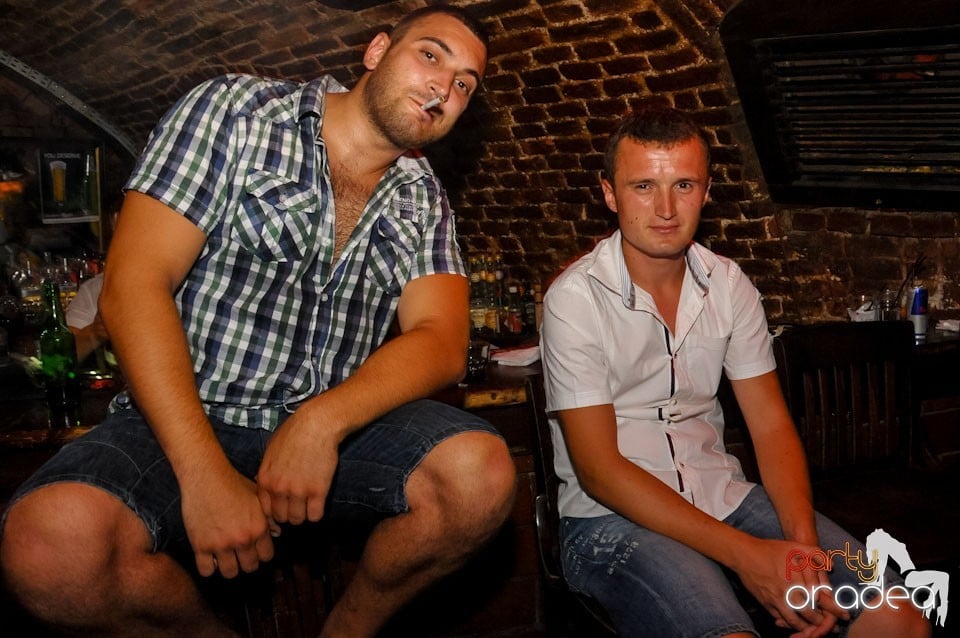Caveman in the Mix @ Club Escape,