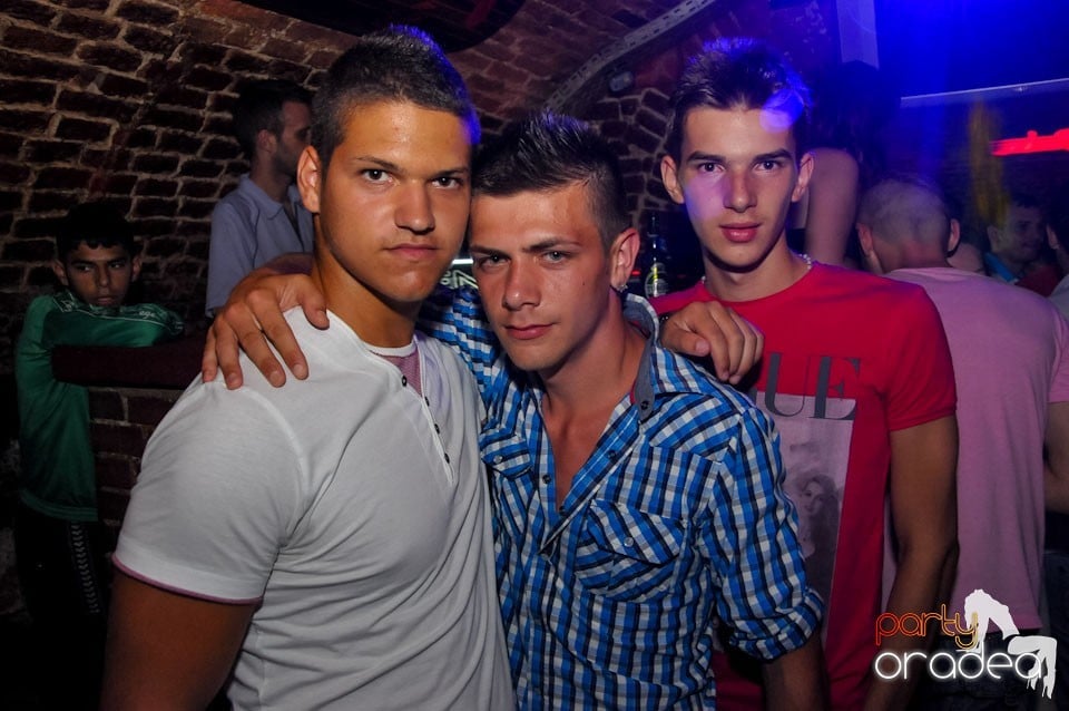 Caveman in the Mix @ Club Escape,