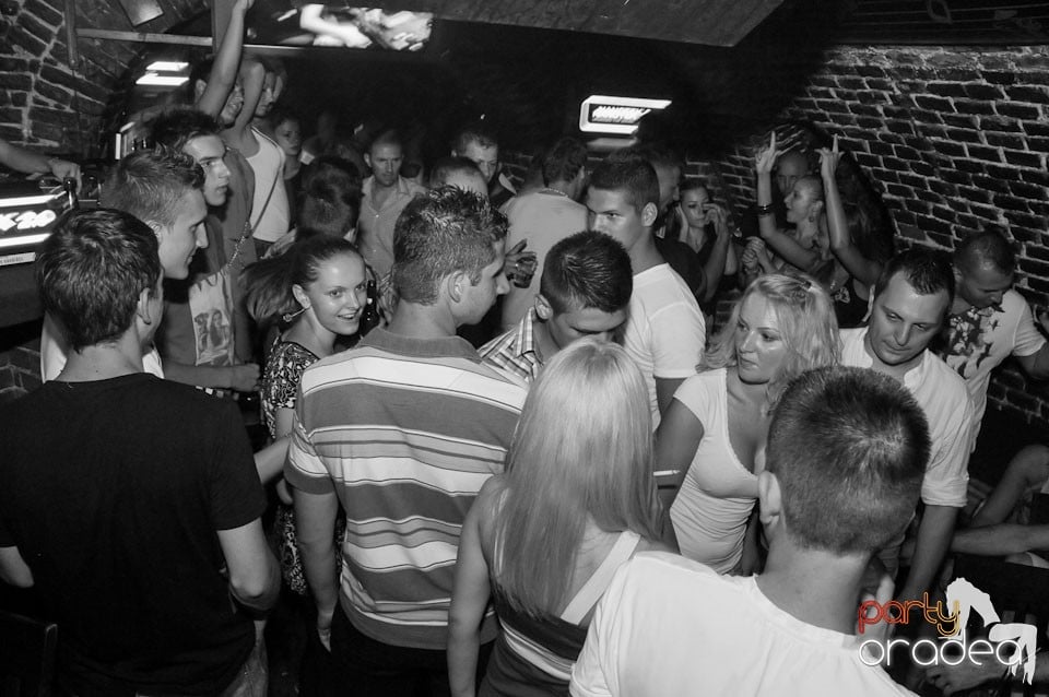 Caveman in the Mix @ Club Escape,