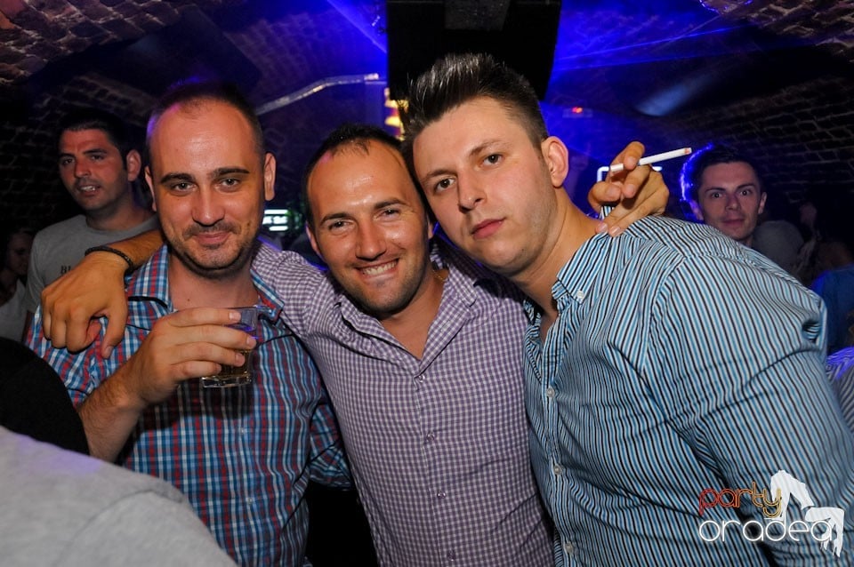 Caveman in the Mix @ Club Escape,