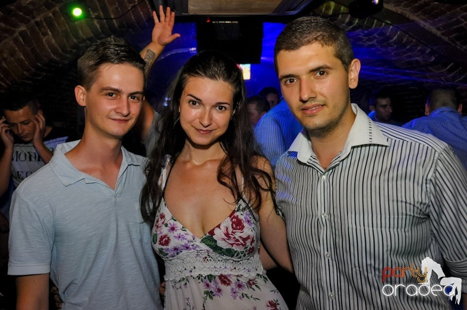 Caveman in the Mix @ Club Escape,