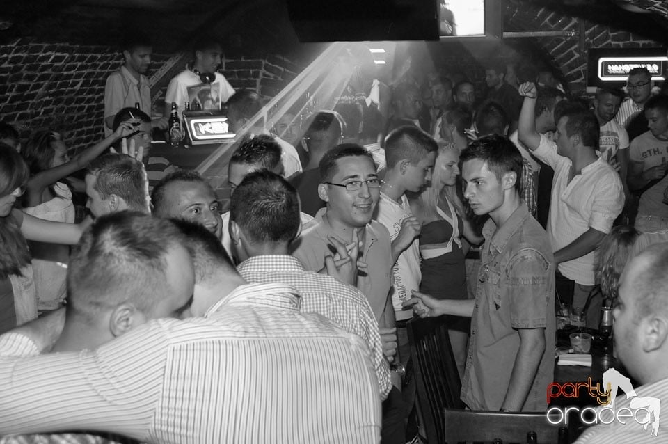 Caveman in the Mix @ Club Escape,