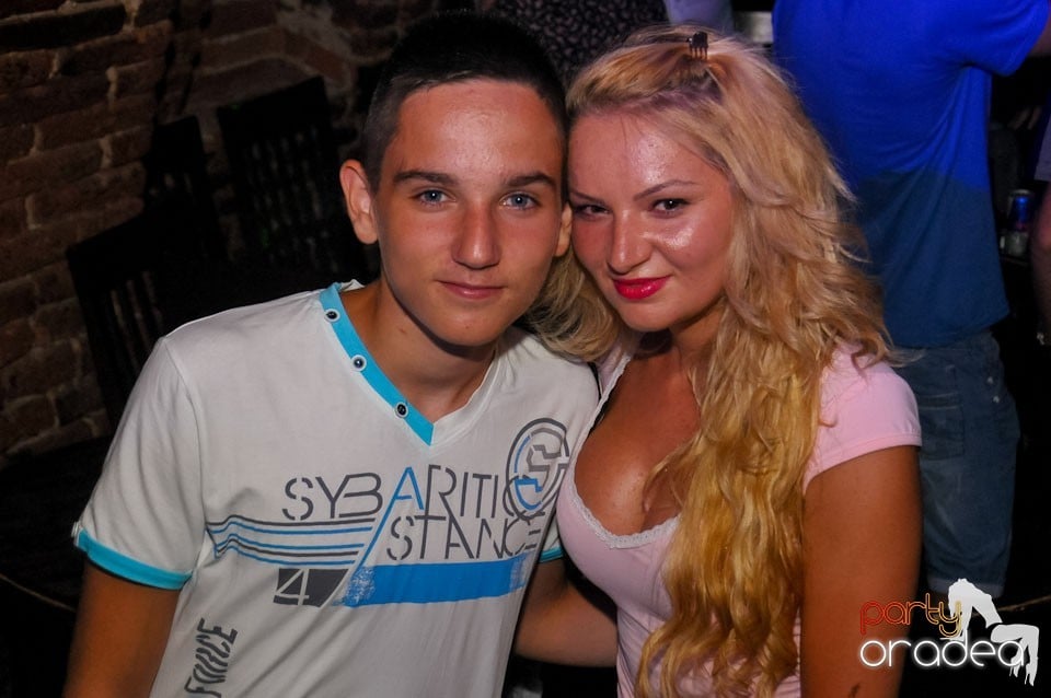 Caveman in the Mix @ Club Escape, 