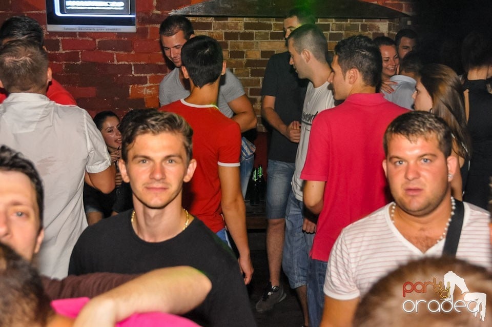 Caveman in the Mix @ Club Escape,