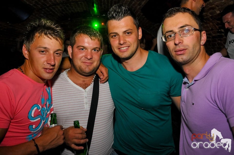 Caveman in the Mix @ Club Escape,
