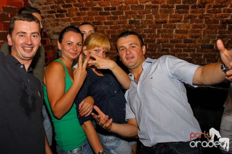 Caveman in the Mix @ Club Escape,