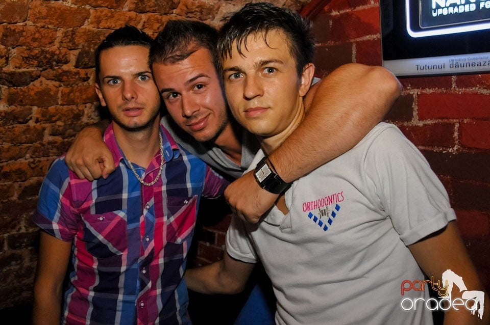 Caveman in the Mix @ Club Escape,