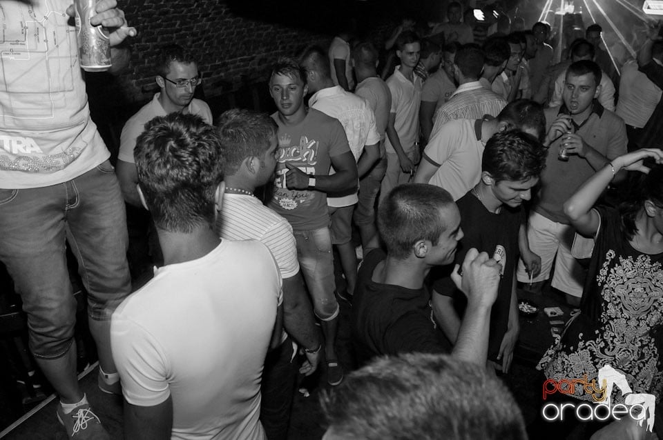 Caveman in the Mix @ Club Escape,